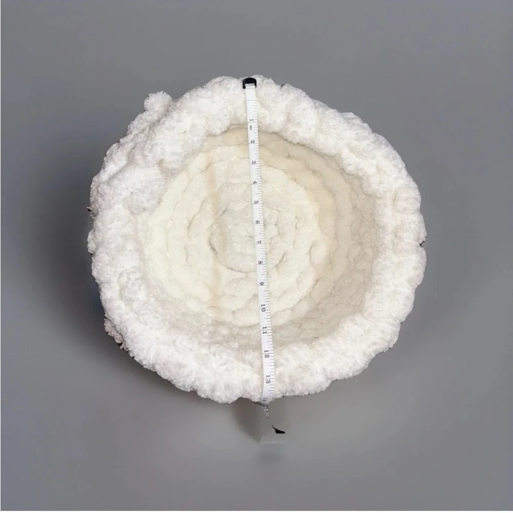Becozi Plush chunky knit chenille cat bed basket jumbo yarn small ivory dog pet